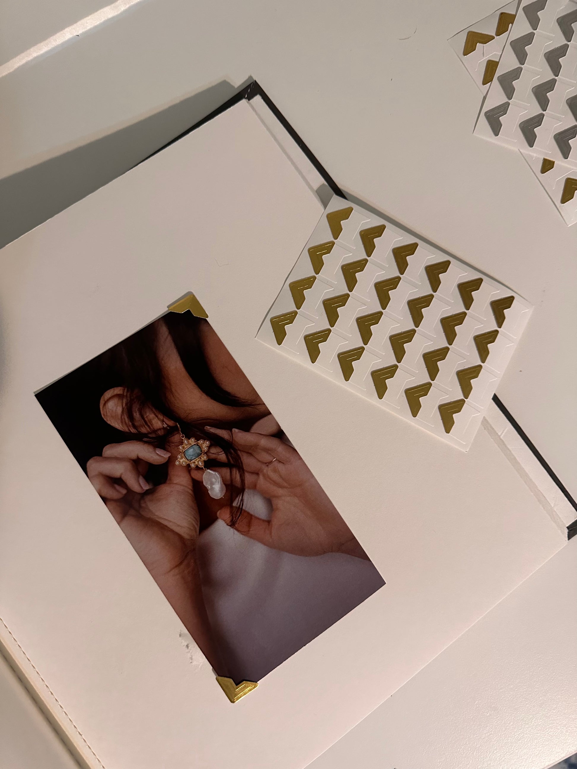 Photo corner sticker